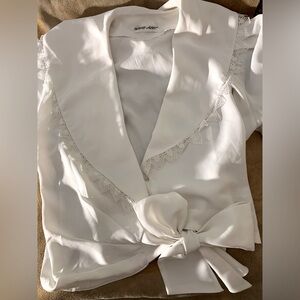 Very elegant Wing Abby blouse.